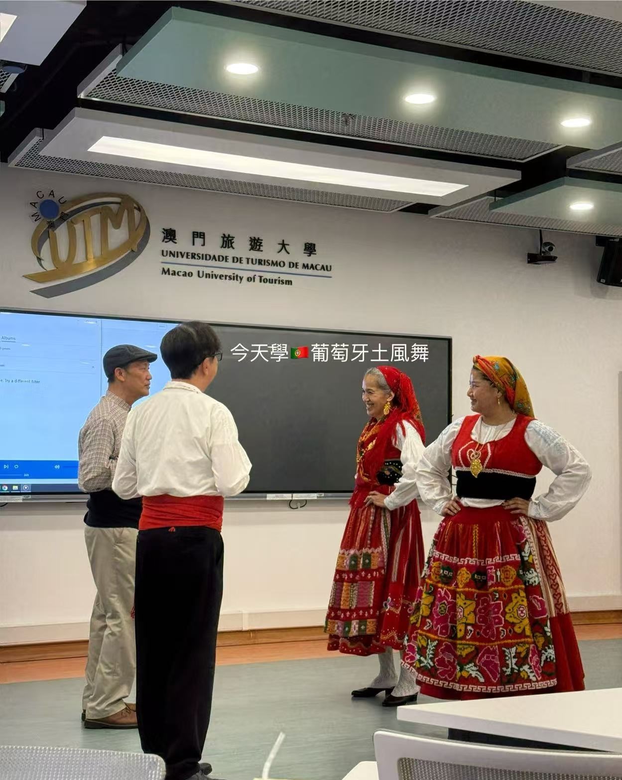 Portuguese Folk Dance Association visited UTM and delivered workshop